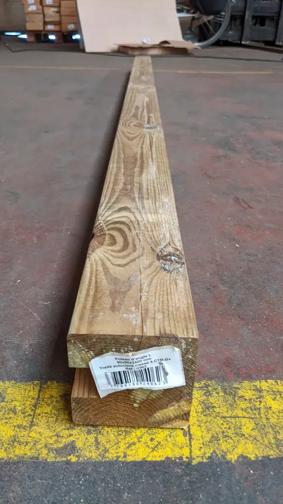 Poteaux de jonction en l